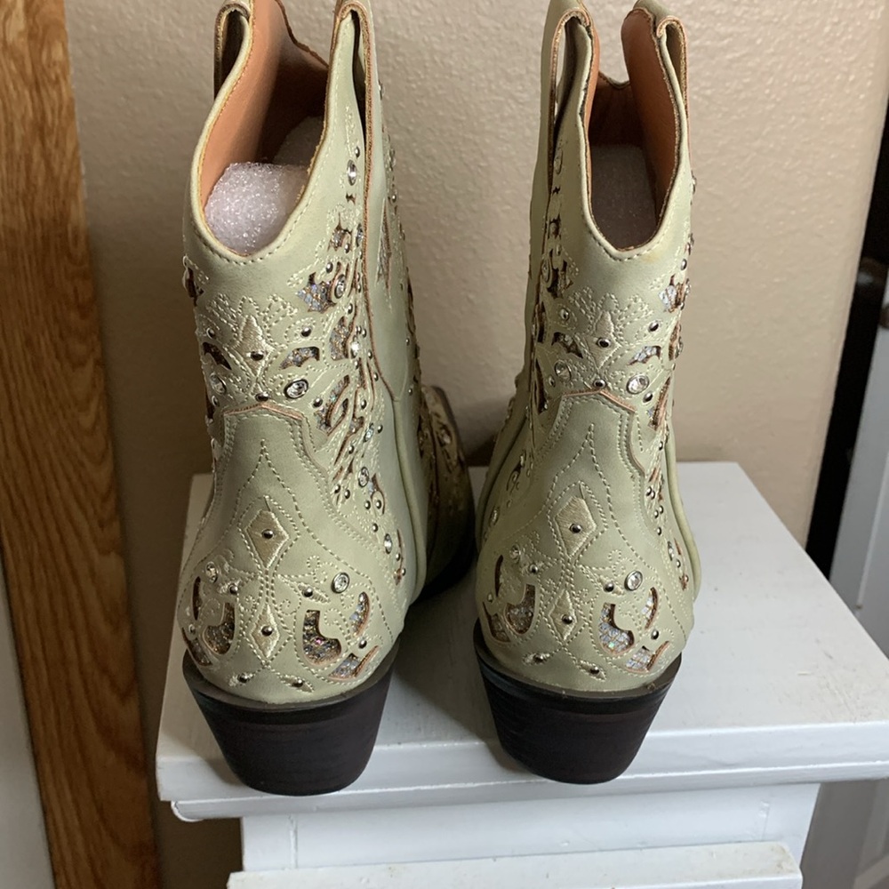 Western tan laser cut glittery short boots NEW in box - Picture 5 of 8